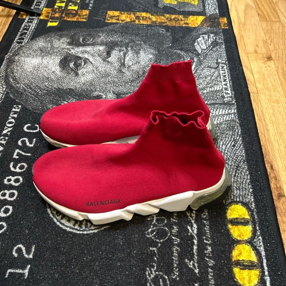 Balenciaga - Picture 1 of 6